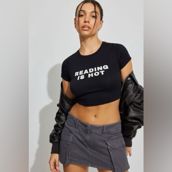 Garage Stormi Cropped Black ‘Reading is Hot’ Y2K Baby Tee - Picture 2 of 4